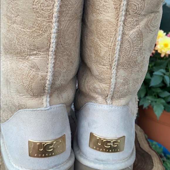 UGG Shoes - EUC Beige Ugg Boots Size 8